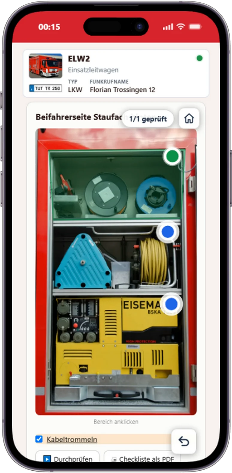 Mobiler Prüf-Check auf dem Smartphone: Staufach eines Feuerwehr-Einsatzleitwagens mit anklickbaren Prüfpunkten.